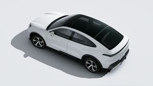 Зовнішній вигляд сайту Cayenne S Coupé Electric з висоти пташиного польоту