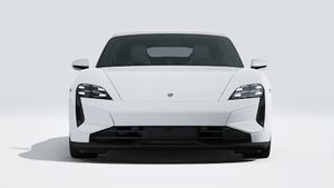 Зовнішній вигляд Taycan Turbo , що показує передню частину автомобіля