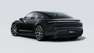 Зовнішній вигляд Taycan 4S Black Edition , що показує задню і ліву сторону автомобіля