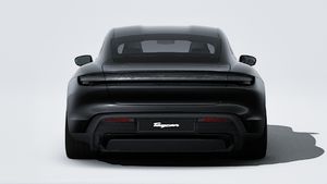 Зовнішній вигляд Taycan 4S Black Edition із зображенням задньої частини автомобіля