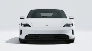 Зовнішній вигляд Taycan Sport Turismo , що показує передню частину автомобіля