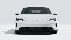 Зовнішній вигляд Taycan 4S Sport Turismo , що показує передню частину автомобіля