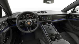 Вид зсередини з рульовим колесом і панеллю приладів Panamera GTS