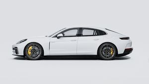 Зовнішній вигляд Panamera Turbo S E-Hybrid , що показує лівий бік автомобіля
