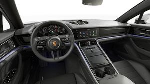 Вид зсередини з рульовим колесом і панеллю приладів Panamera 4 E-Hybrid Executive