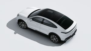 Exterior view of Cayenne S Coupe Electric seen from above