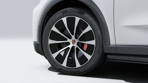 Exterior view of Cayenne S Coupe Electric