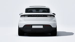 Exterior view of Macan 4 showing the rear of the car