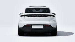 Exterior view of Macan 4S showing the rear of the car