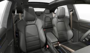 Interior view showing the front seats of Macan Turbo