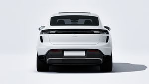 Exterior view of Macan Turbo showing the rear of the car