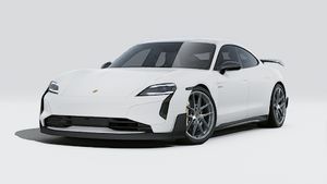 Exterior view of Taycan Turbo GT with Weissach Package showing the front and left side of the car