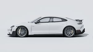 Exterior view of Taycan Turbo GT with Weissach Package showing the left side of the car