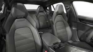 Interior view showing the front seats of Panamera 4 E-Hybrid
