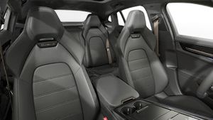 Interior view showing the front seats of Panamera Turbo S E-Hybrid