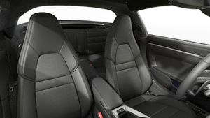 Vista interior de los asientos delanteros del 911 Targa 4S