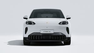 Vista exterior de Cayenne Coupé Electric mostrando la parte delantera del coche