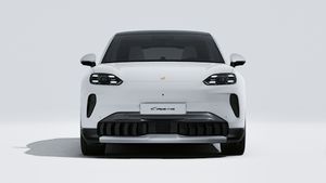 Vista exterior de Cayenne S Coupé Electric mostrando la parte delantera del coche