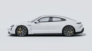 Vista exterior de Taycan Turbo S mostrando el lado izquierdo del coche