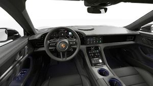 Vista interior que muestra el volante y el salpicadero de Taycan 4S Black Edition