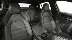 Vista interior de los asientos delanteros del Panamera 4 E-Hybrid