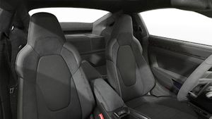 Вид изнутри на передние сиденья 911 Carrera GTS