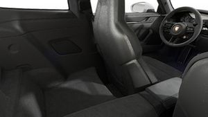 Вид изнутри на задние сиденья 911 Carrera GTS