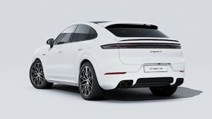 Внешний вид Cayenne S E-Hybrid Coupé Black Edition с изображением задней и левой части автомобиля