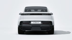 Внешний вид Cayenne Coupé Electric с изображением задней части автомобиля