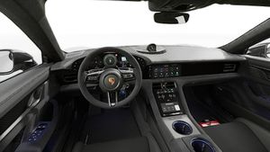 Вид изнутри на рулевое колесо и приборную панель Taycan Turbo GT