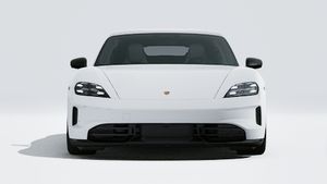 Внешний вид Taycan 4S Black Edition с изображением передней части автомобиля