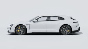 Внешний вид Taycan Turbo S Sport Turismo с левой стороны автомобиля