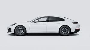 Exterior view of Panamera 4 E-Hybrid showing the left side of the car