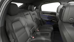 Interior view of Cayenne E-Hybrid Coupé Black Edition