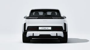 Exterior view of Cayenne Turbo Electric showing the rear of the car