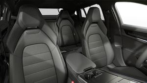 Interior view showing the front seats of Panamera 4 E-Hybrid