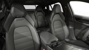 Interior view showing the front seats of Panamera 4S E-Hybrid