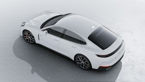 Exterior view of Panamera 4S E-Hybrid seen from above