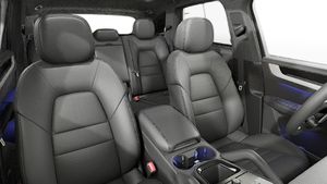 Interior view showing the front seats of Cayenne S E-Hybrid