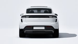 Exterior view of Macan Turbo showing the rear of the car