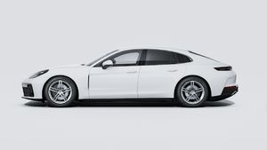 Exterior view of Panamera showing the left side of the car
