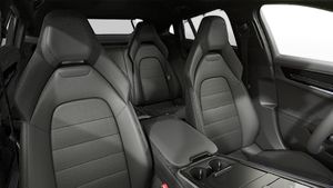 Interior view showing the front seats of Panamera 4 E-Hybrid