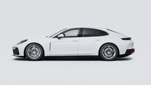 Exterior view of Panamera 4 E-Hybrid showing the left side of the car