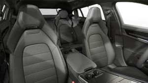 Interior view showing the front seats of Panamera 4 E-Hybrid Executive